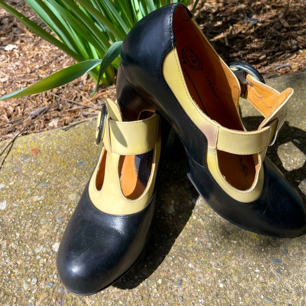 PREOWNED JOHN FLUEVOG WOMENS SIZE 7.5 ARBUS MARYJANE PUMP BLACK & WHITE